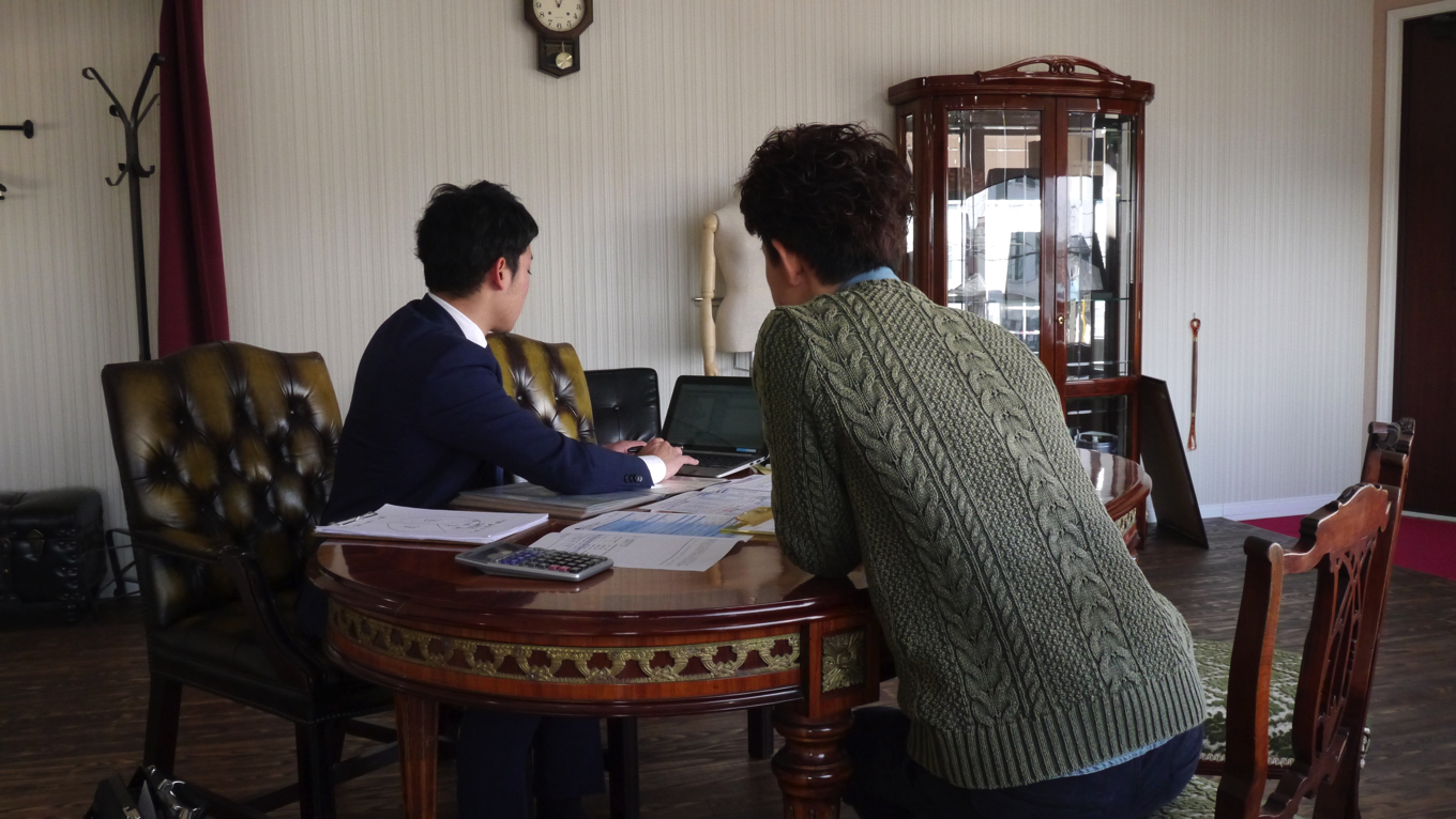 保険加入接客風景