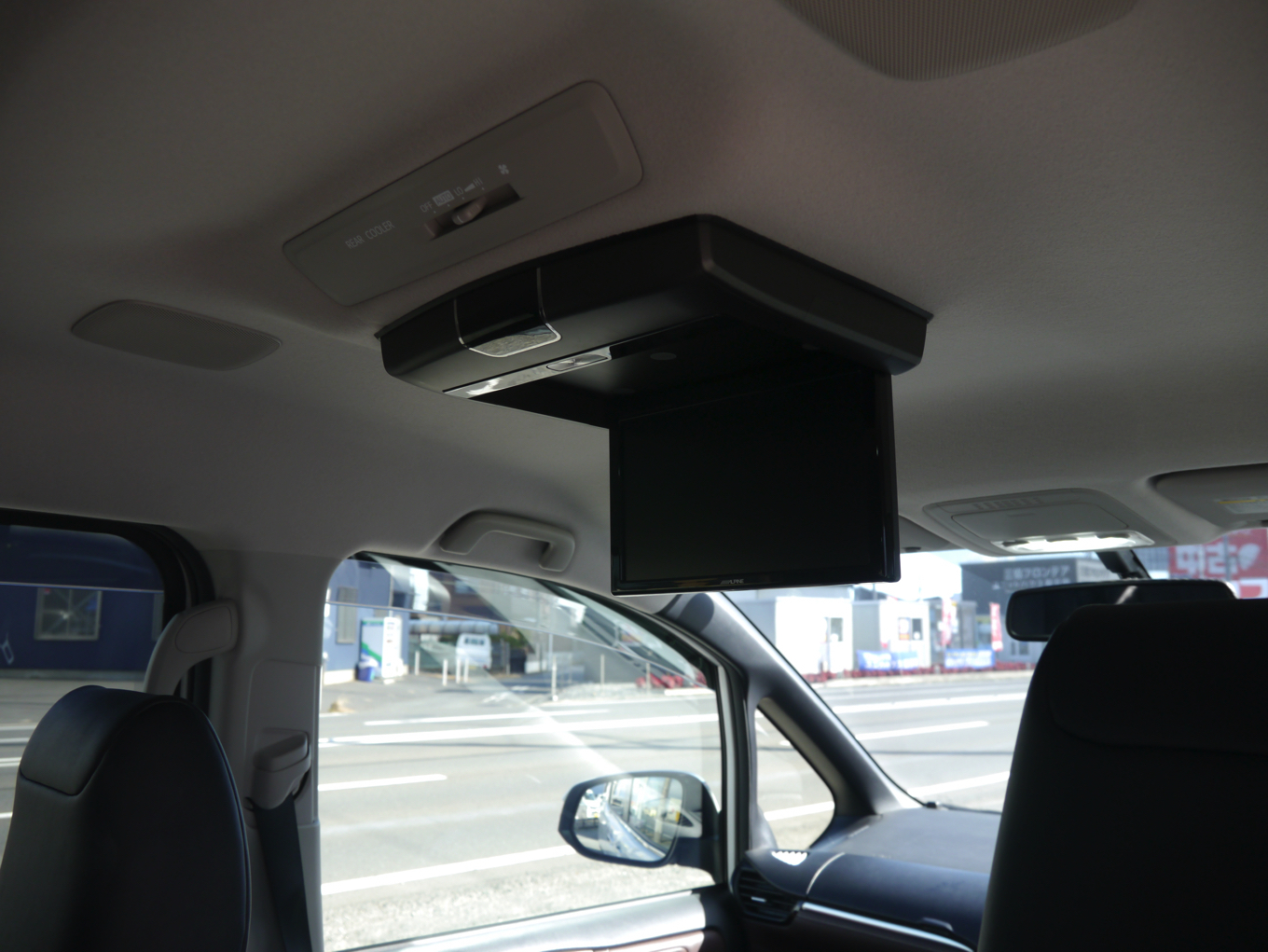 トヨタエスクァイア後部座席用モニター