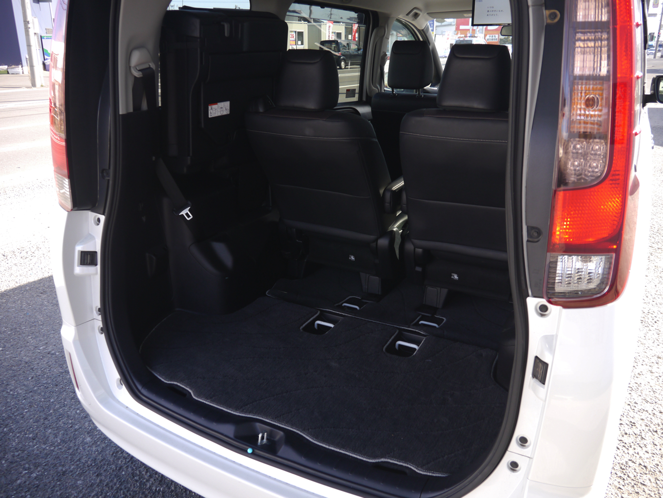 トヨタエスクァイアトランクルーム