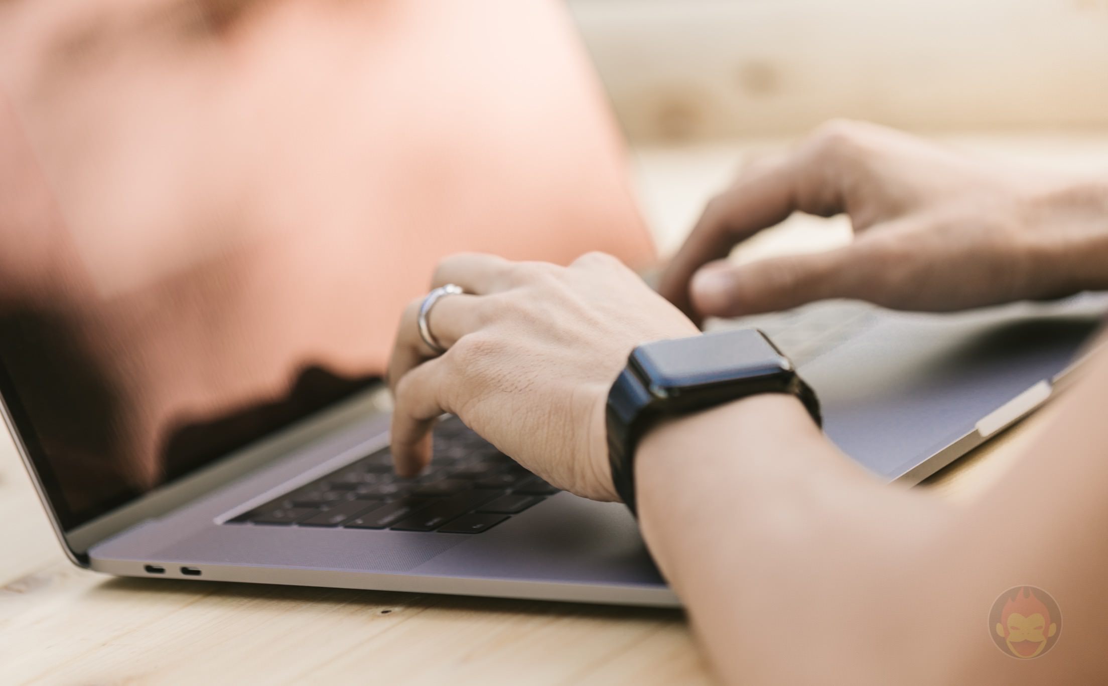 MacBook-Pro-Late2016-15inch-model-photos-21